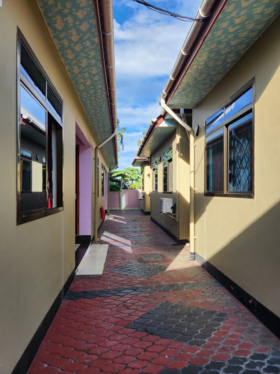 Walkway between guest rooms